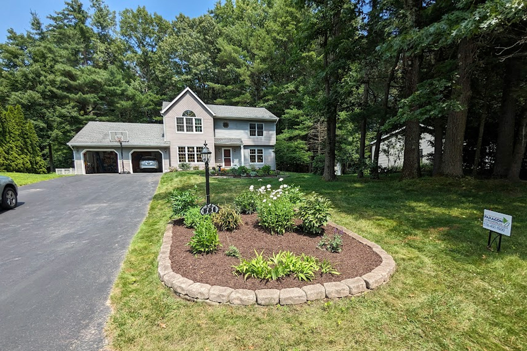 Thumbnail of completed plant bed with mulch