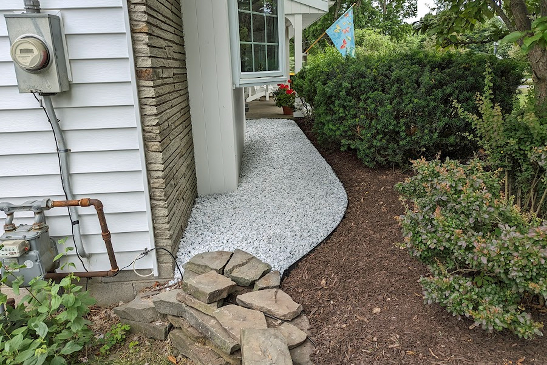 Stone and Metal Edge Drip Line